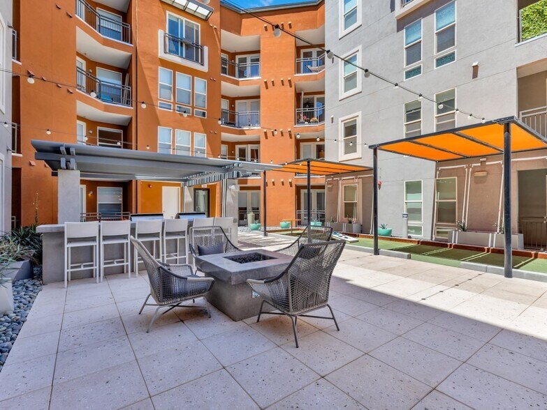 Building Photo - Ely on Fremont