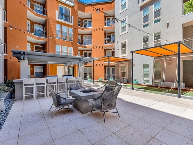 Building Photo - Ely on Fremont