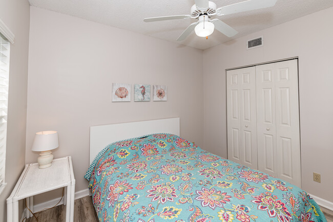 Guest Bedroom - 25 Talavera Ct