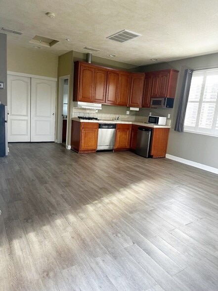 Building Photo - 868 Antiquity Dr