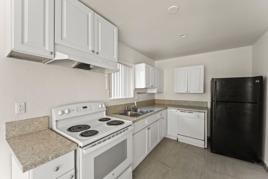 Building Photo - 5738 Woodman Ave