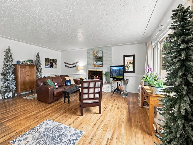 Building Photo - Room for Everyone | 6 Bed Home with Large Private Backyard in North Cheyenne