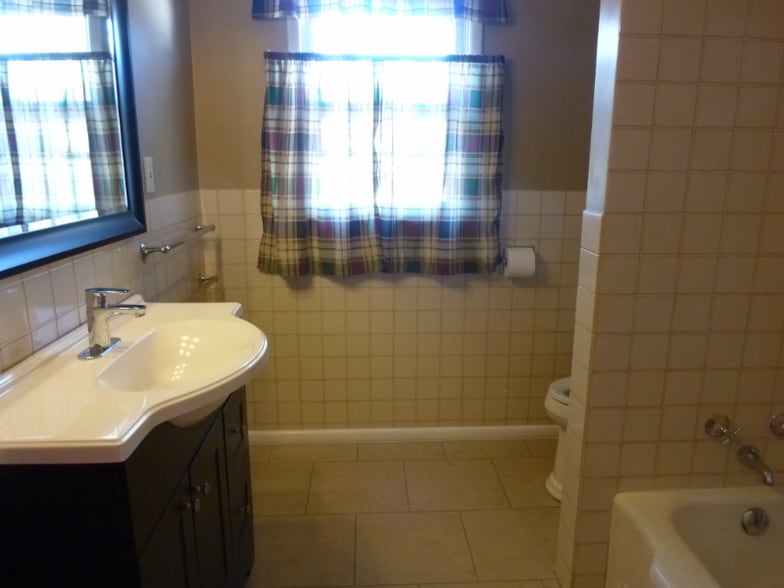 Building Photo - 719 E 35th Ave