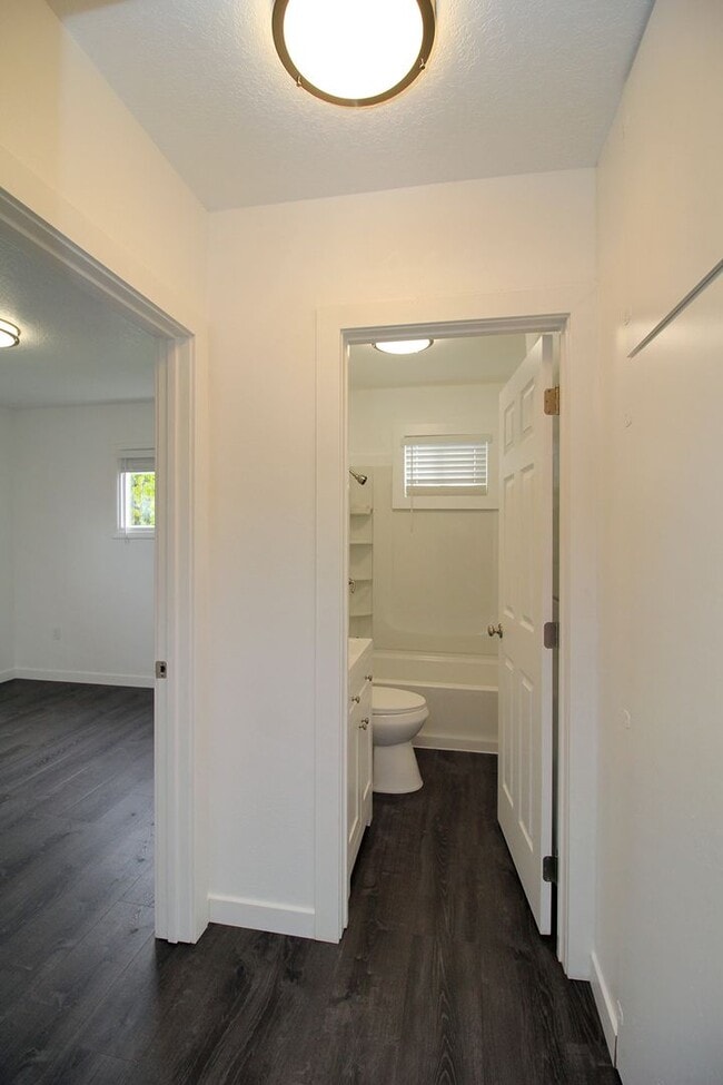 Building Photo - 7225 SE 65th Ave