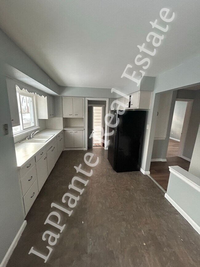 Building Photo - Cozy 2-Bed Home in Toledo