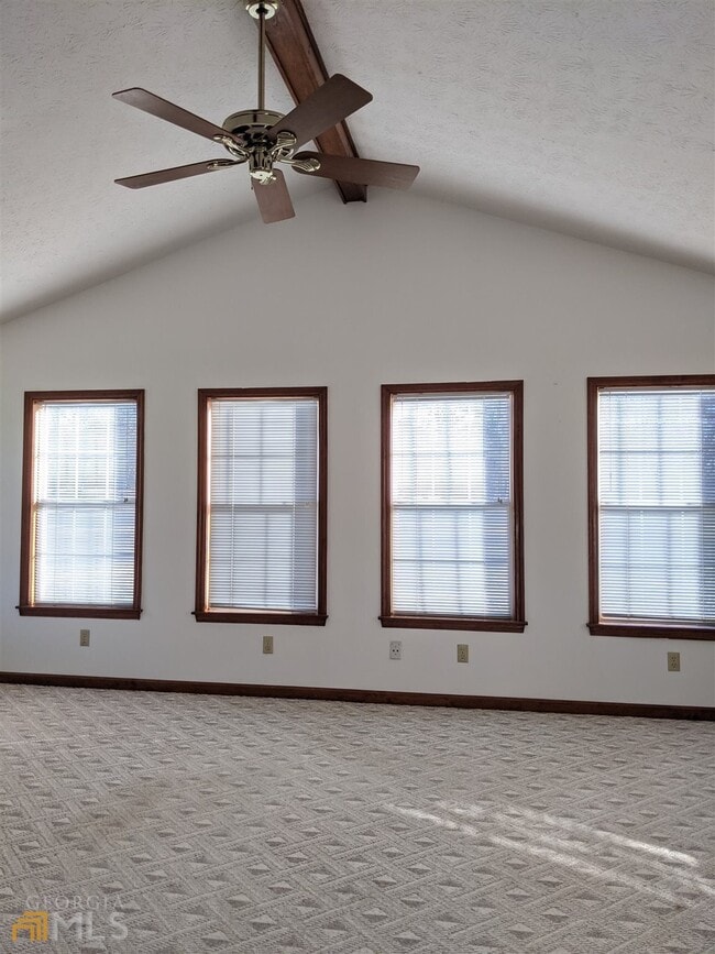 Building Photo - 137 Hilo Rd