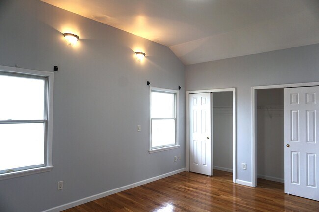 Building Photo - 278 Woodlawn Ave