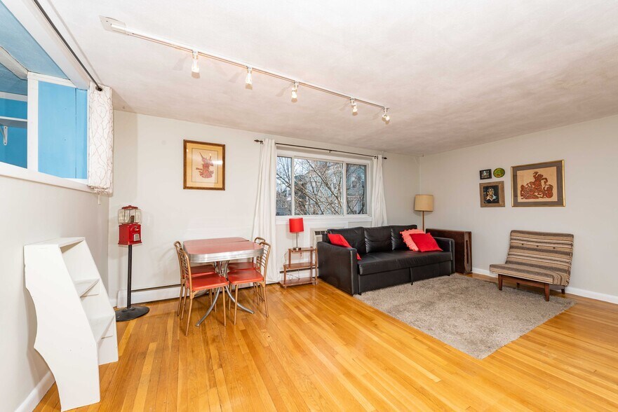 Building Photo - 135 Inman St