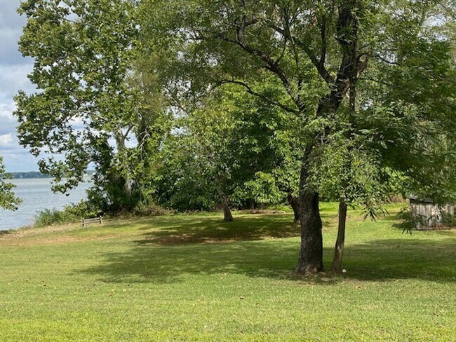 Building Photo - Riverside Drive