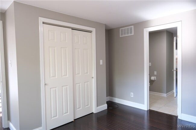Building Photo - 32 Bernhardt Dr