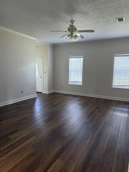 Building Photo - 1610 Mallard Ln