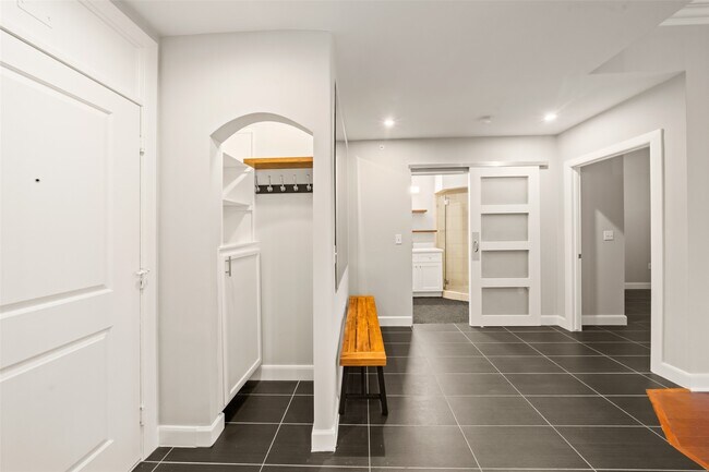 Building Photo - 1010 Rosine St