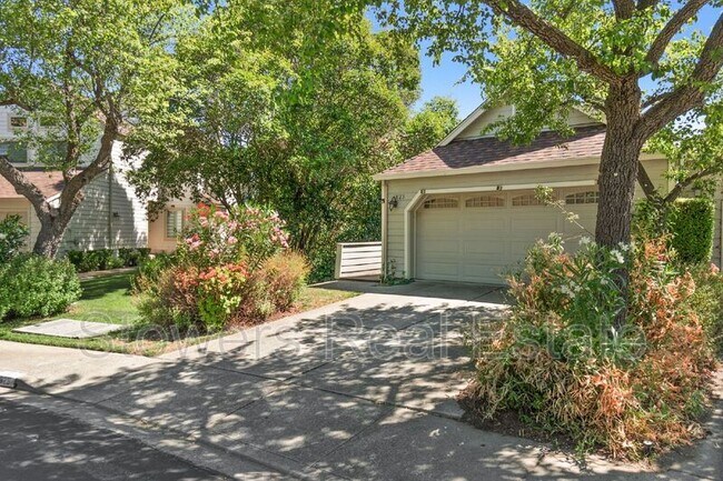 Building Photo - 1825 N Forest Hill Pl