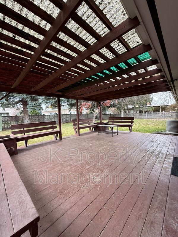 Building Photo - 1726 Alder Dr