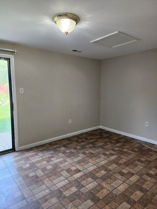 Building Photo - COMING SOON - TOWNHOUSE IN NEWARK/BEAR AREA