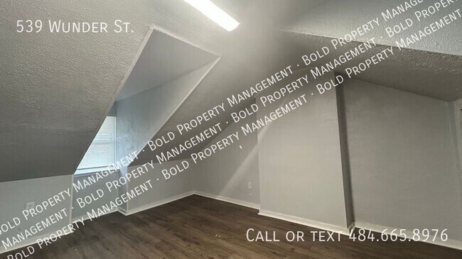 Building Photo - 539 Wunder St