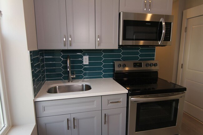 Building Photo - 3945 Baring St