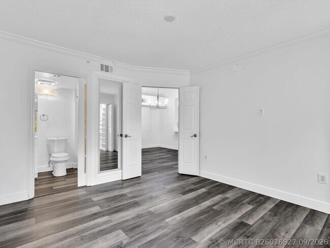 Building Photo - 2433 Centergate Dr