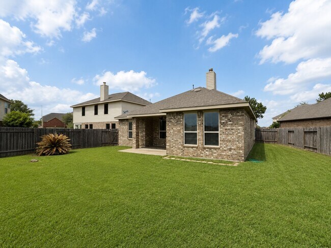 Building Photo - 7506 Amber Village Cir