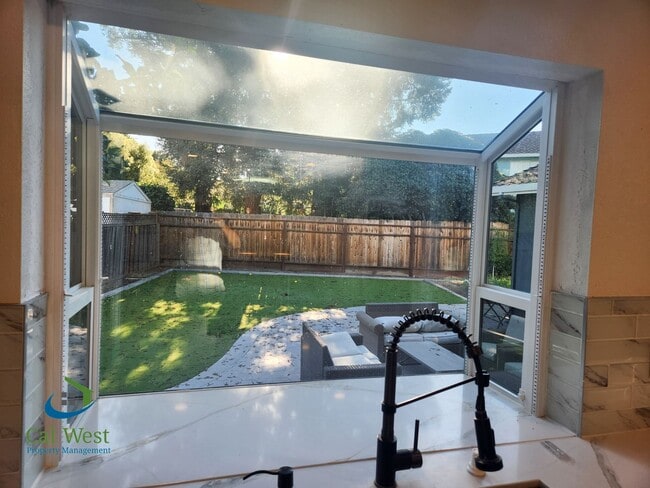 Building Photo - $4795 - Beautiful & Modern 4Br/3Ba Gilroy Home