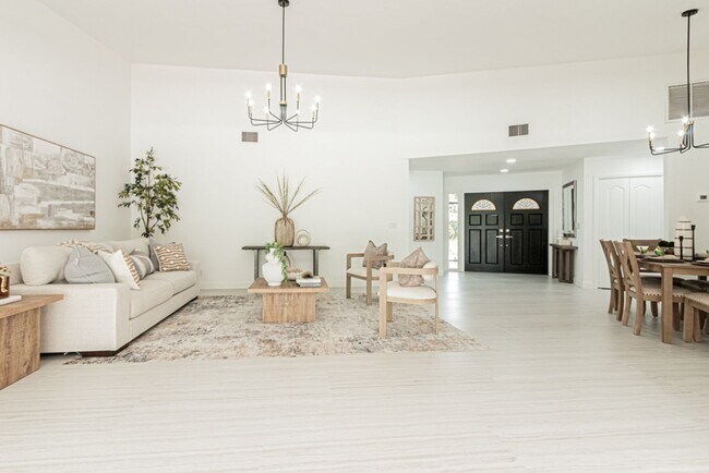 Building Photo - Naples Annual Rental –Single-Family Home w...