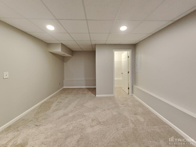 Building Photo - 80 Fairfax Dr