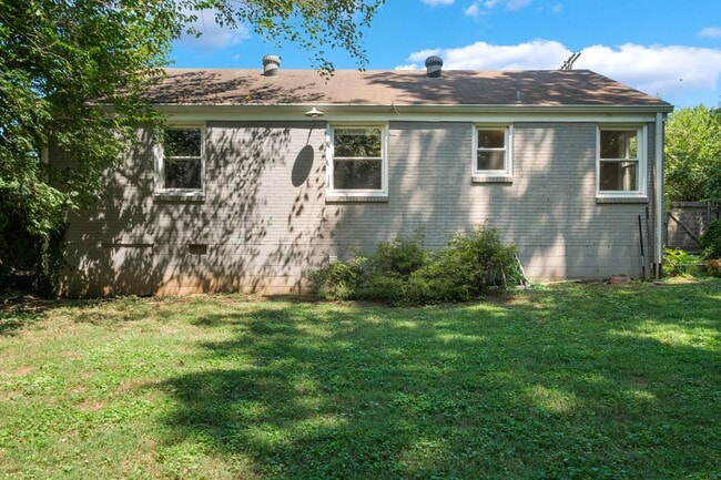 Building Photo - 2129 Crystal Dr