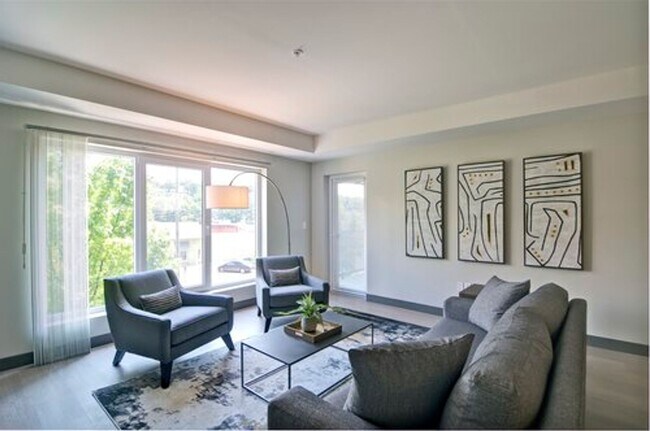 Building Photo - Live on Chattanooga's coveted Northshore!