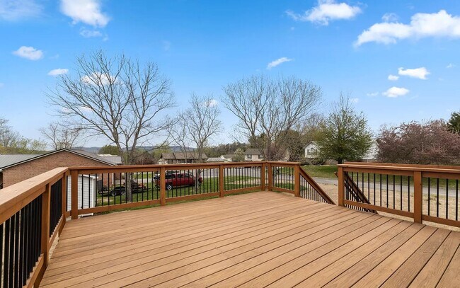 Building Photo - 3 Bed + Complete basement in Maryville