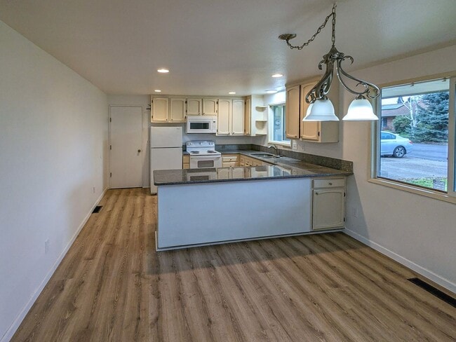 Building Photo - 2970 Phipps Ln NE