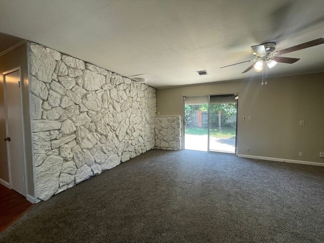 Building Photo - Southwood Home