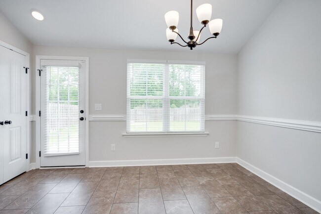 Building Photo - 3 Bedroom 2 Bathroom Home in Haynes Station