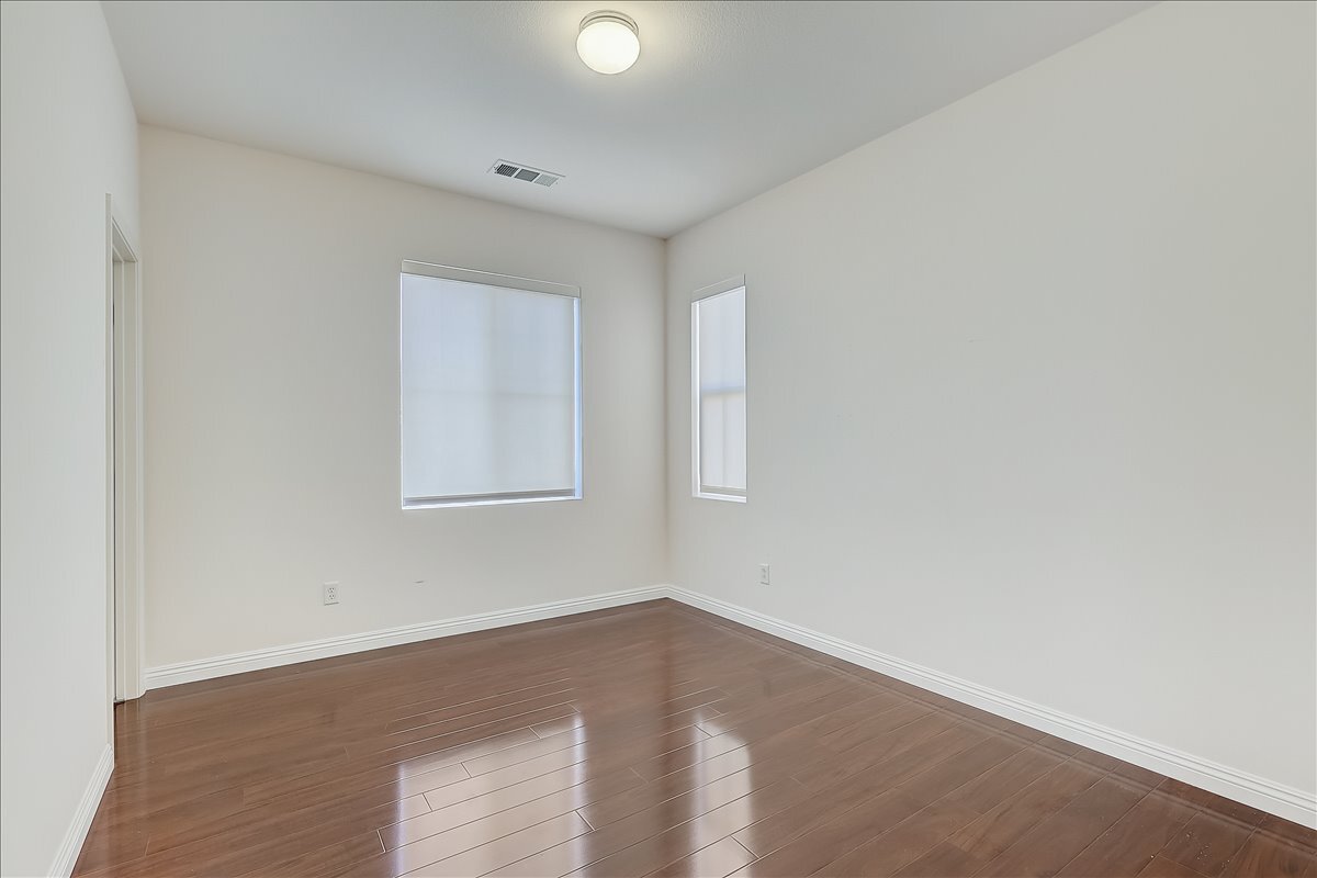 Building Photo - 3115 N Sunrise Ct