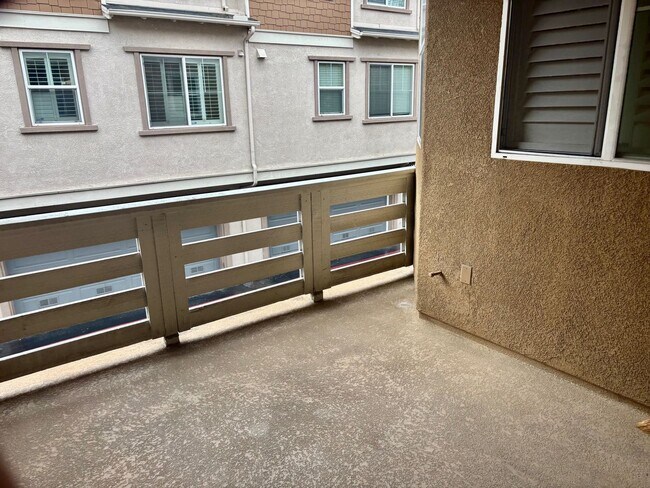 Building Photo - 1965 Oakwood Way