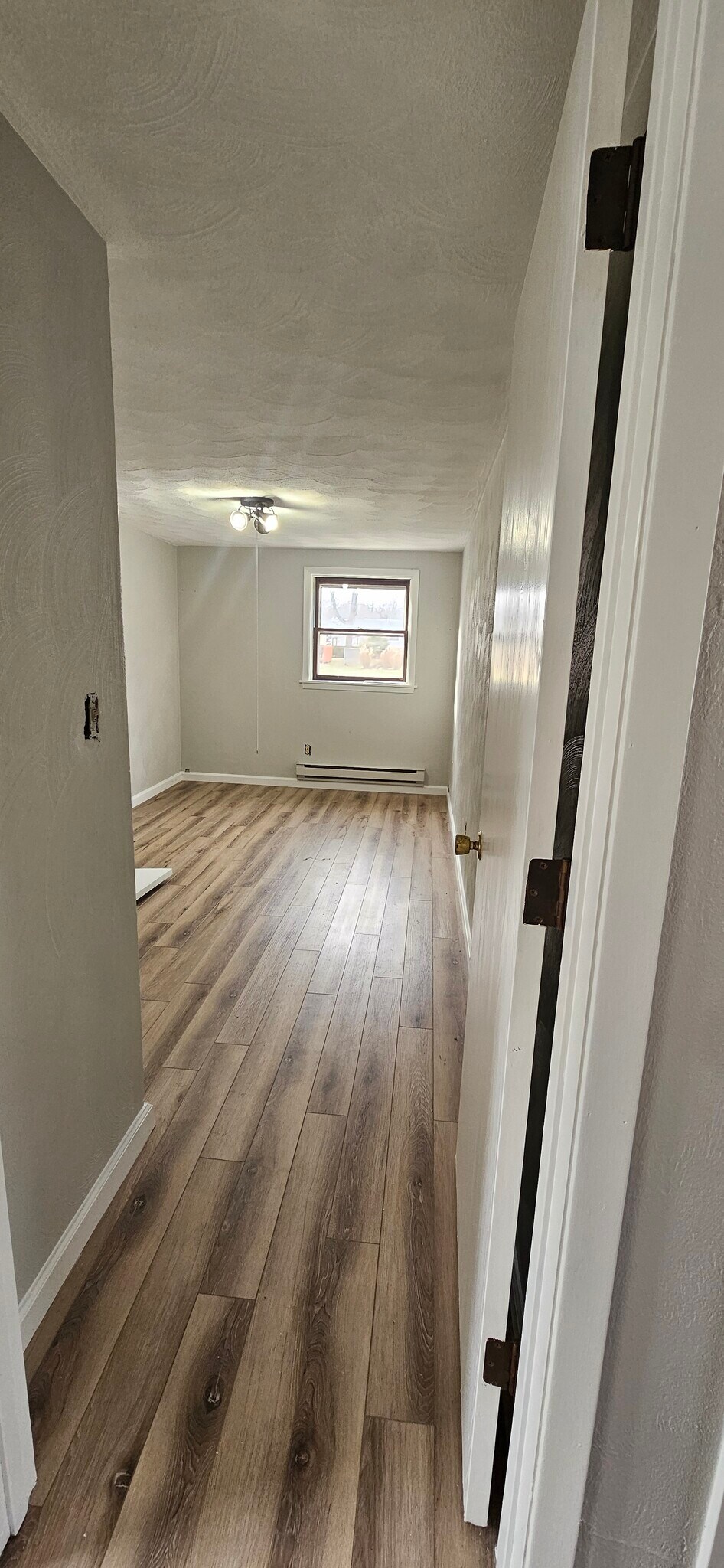 Building Photo - 585 Woodside Ave