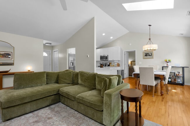 Building Photo - 107 Sandpiper Ct
