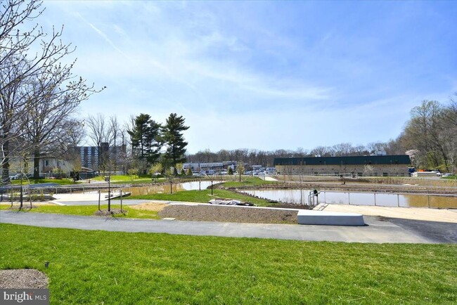 Building Photo - 901 Kenbrook Dr