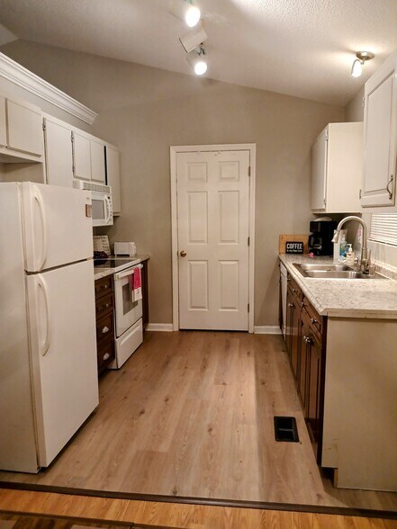 Building Photo - 2901 Westgate Dr