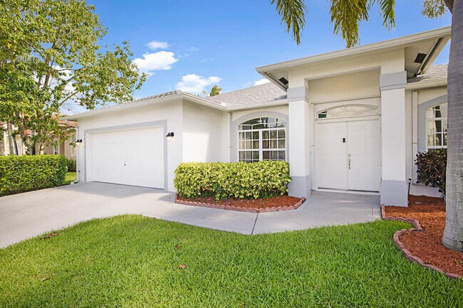 Building Photo - 1422 Fairway Cir