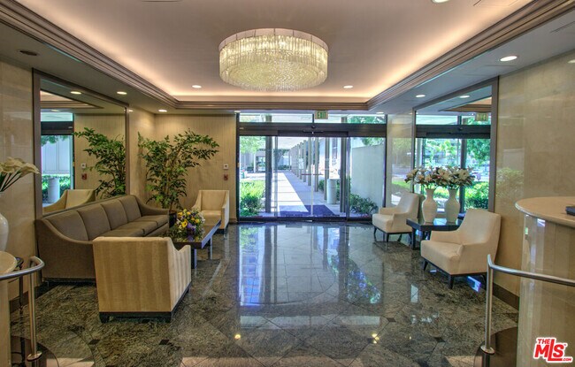 Building Photo - 2170 Century Pk E