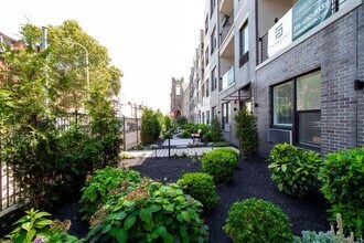 Building Photo - 1522-1532 W Girard Ave