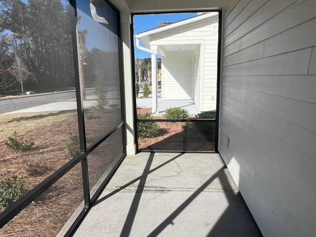 Building Photo - 3 Bedroom Townhouse in Washington Square!-...