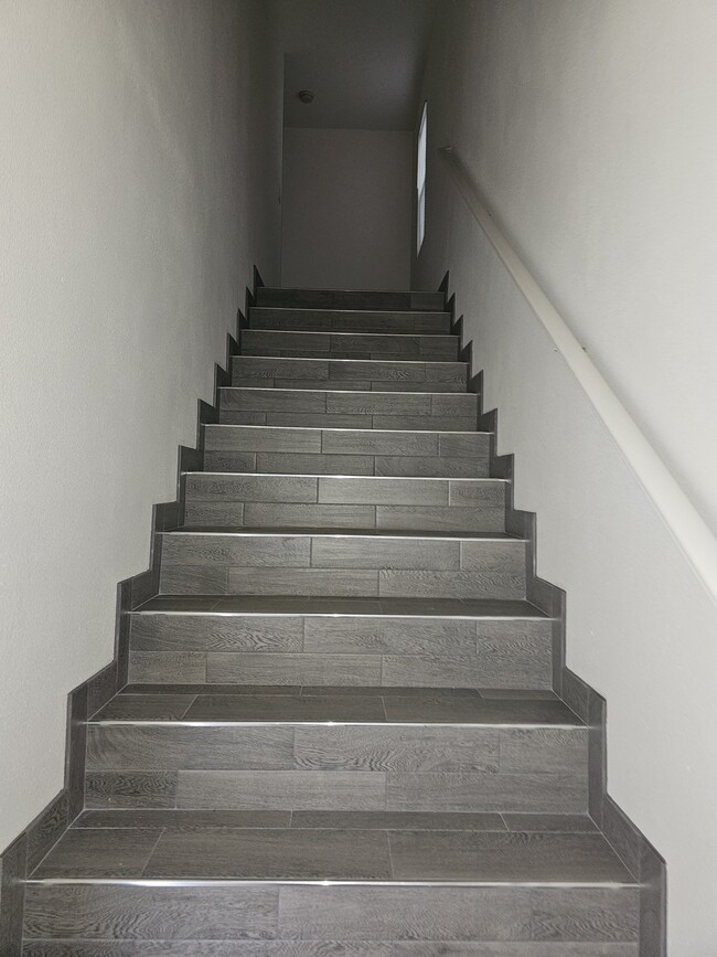 Building Photo - 744 S Roche St