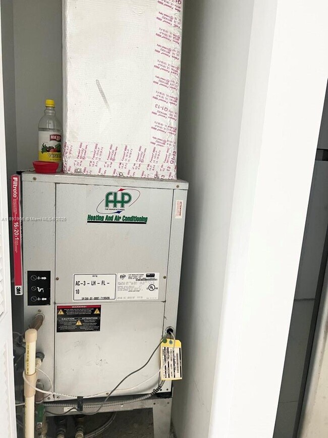 Building Photo - 31 SE 6th St