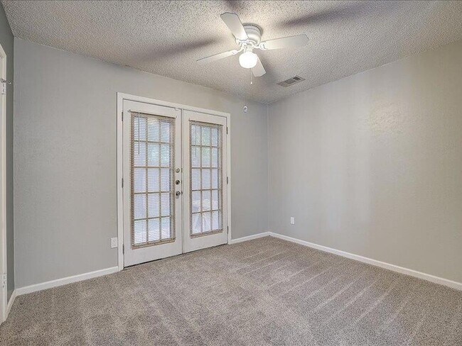 Building Photo - 10906 Meadgreen Ct