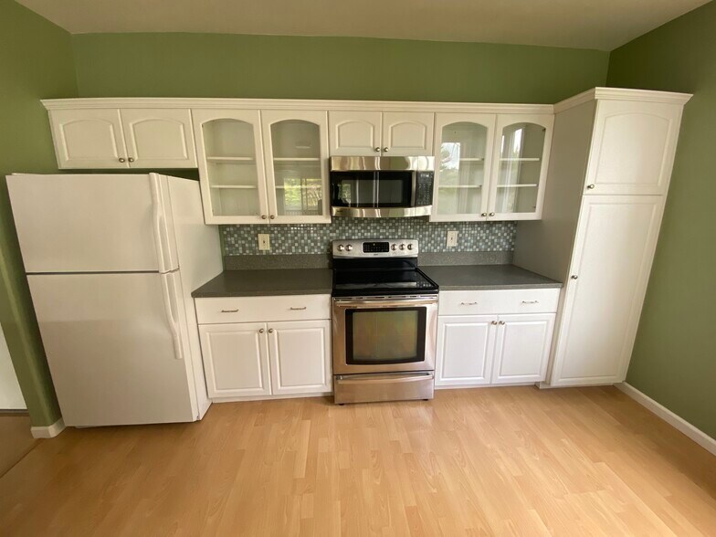 Kitchen: Lots of cabinet space - 95-976 Wikao St