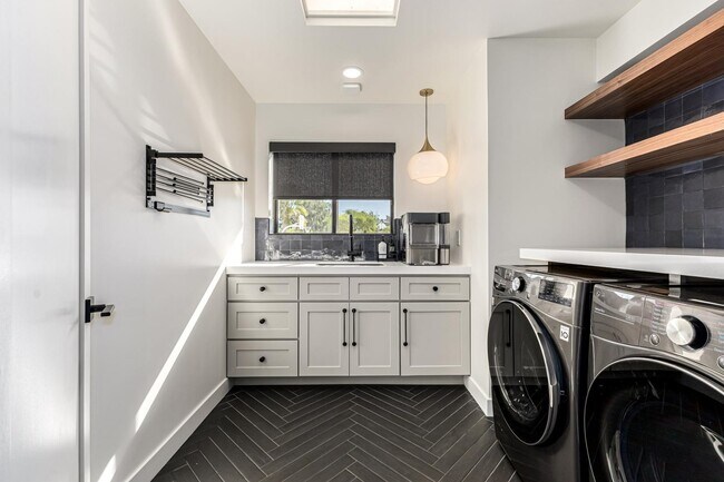 Building Photo - 9917 N 52nd St