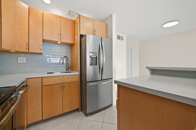 Building Photo - 400 Wilma Cir