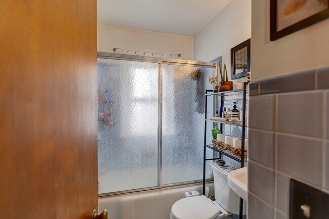 Building Photo - 3621 Dennett Dr