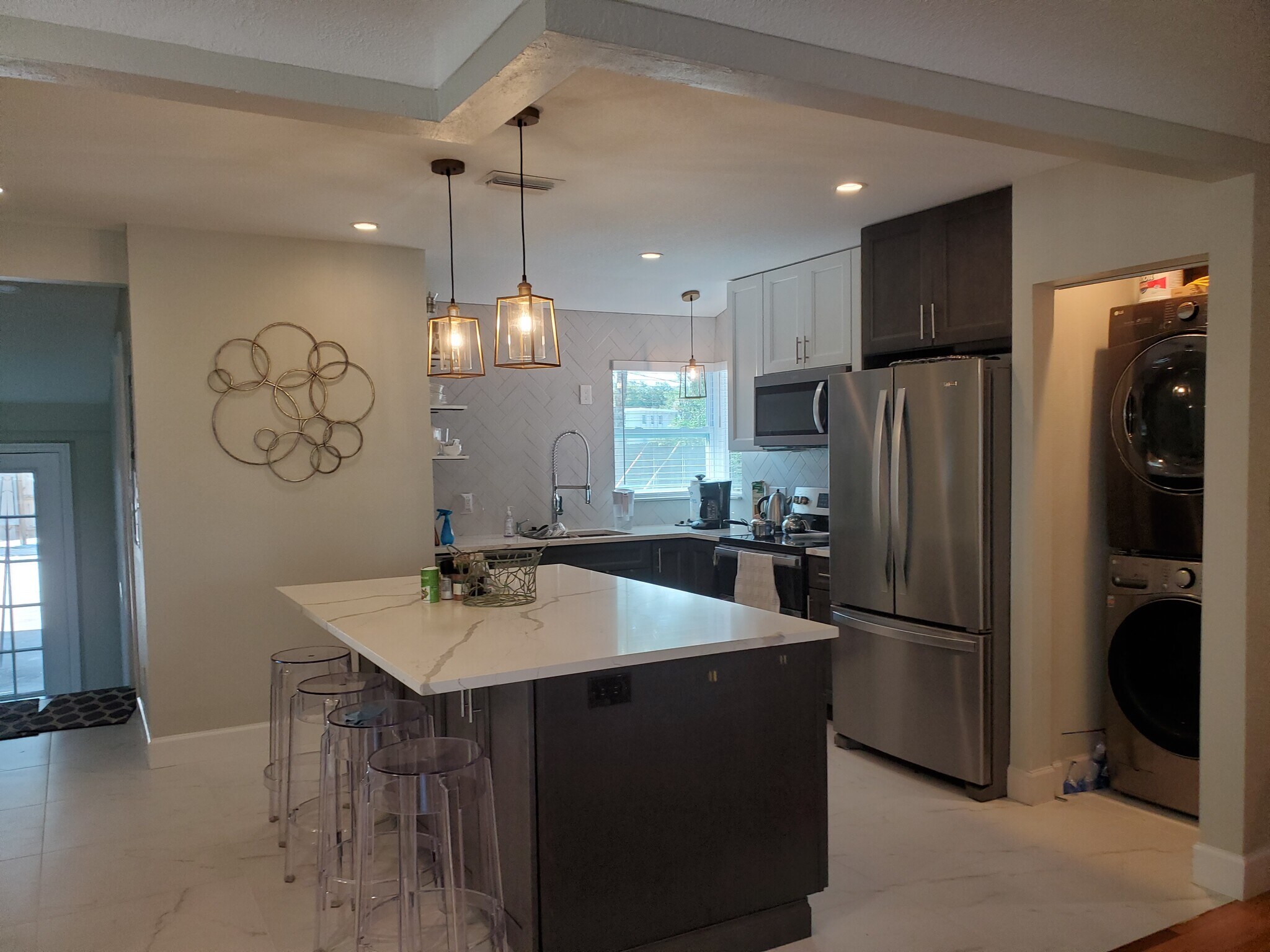 Building Photo - 347 Ling a Mor Ter S